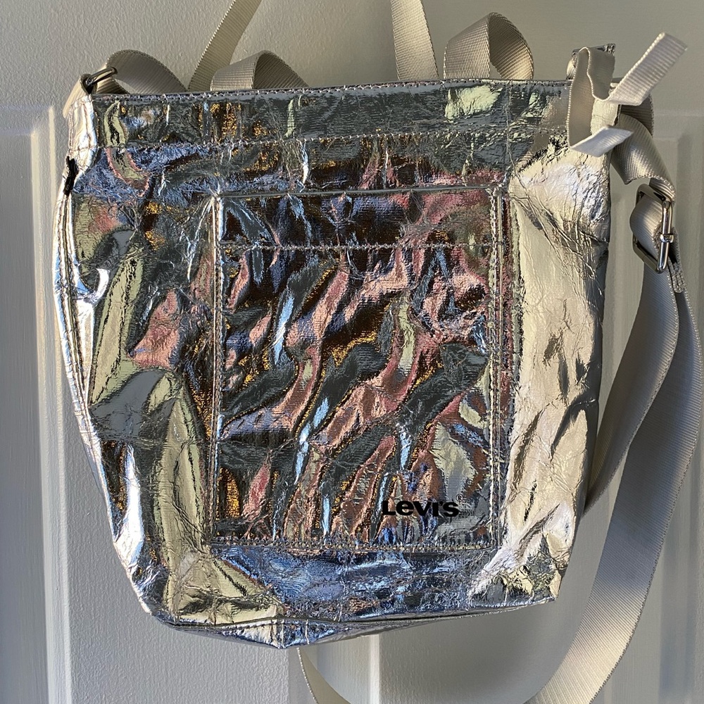 Levi’s metallic zip-top tote/shoulderbag; NWOT